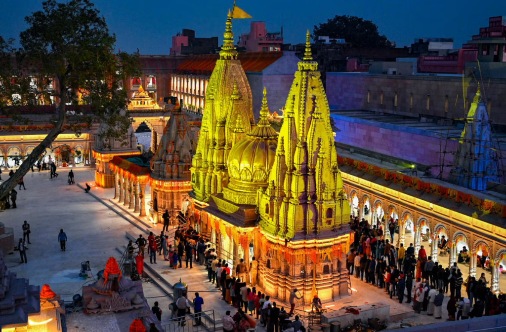 वाराणसी के 8 सर्वश्रेष्ठ पर्यटक स्थल: Kashi Vishwanath temple